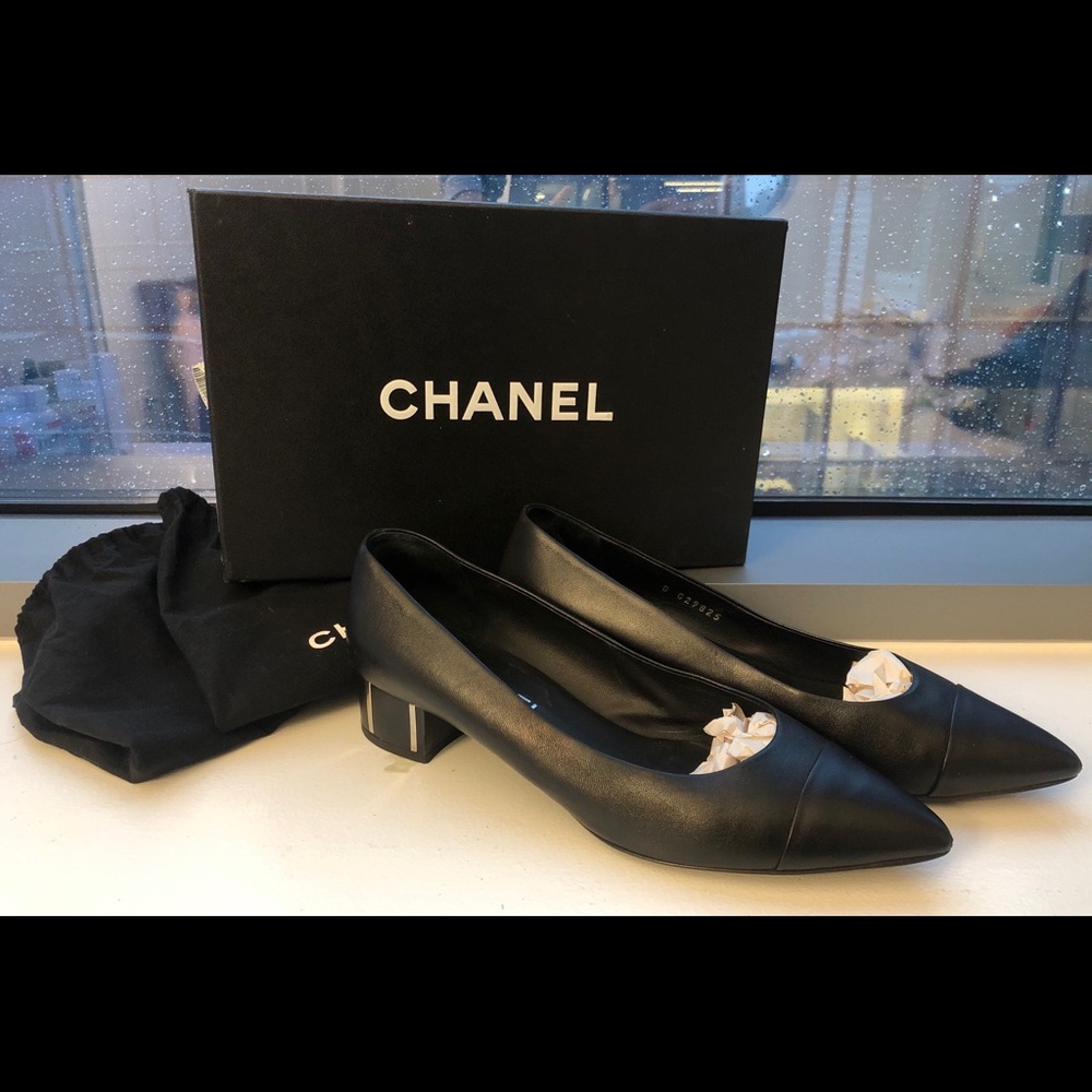 Chanel Black Pumps Sz 38.5 Excellent Cond, w box